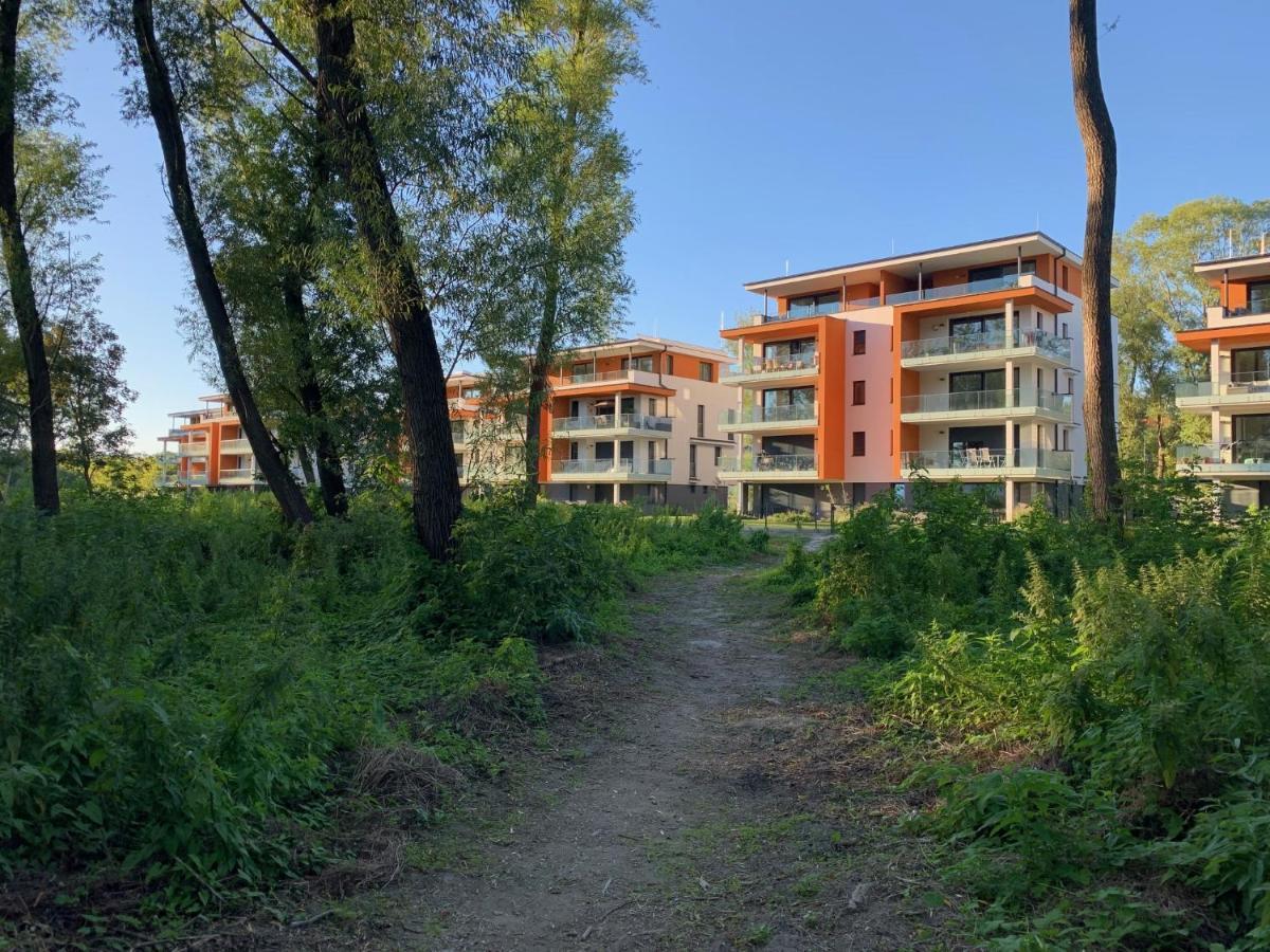 Appartamento Fuzliget Surf Garden Balatonfůzfő Esterno foto