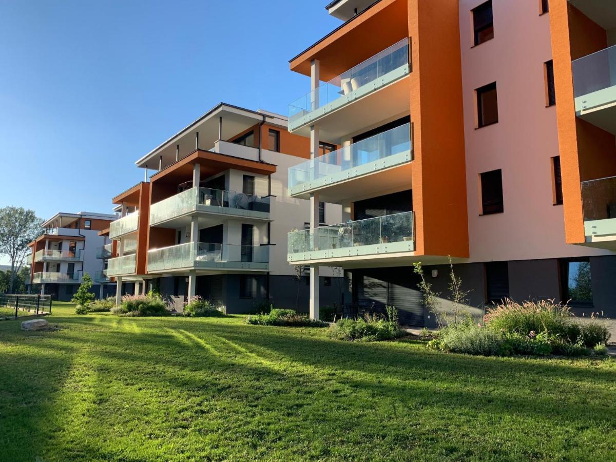 Appartamento Fuzliget Surf Garden Balatonfůzfő Esterno foto