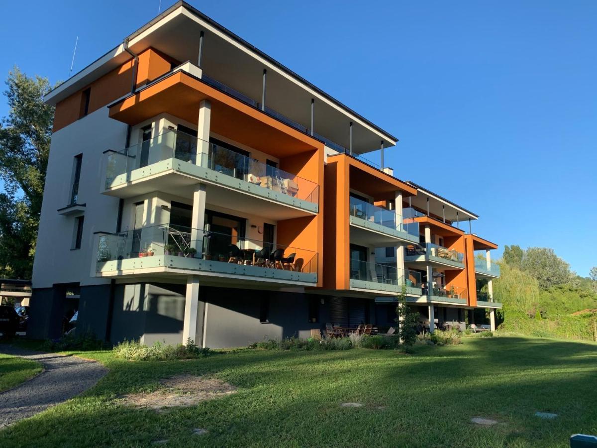 Appartamento Fuzliget Surf Garden Balatonfůzfő Esterno foto