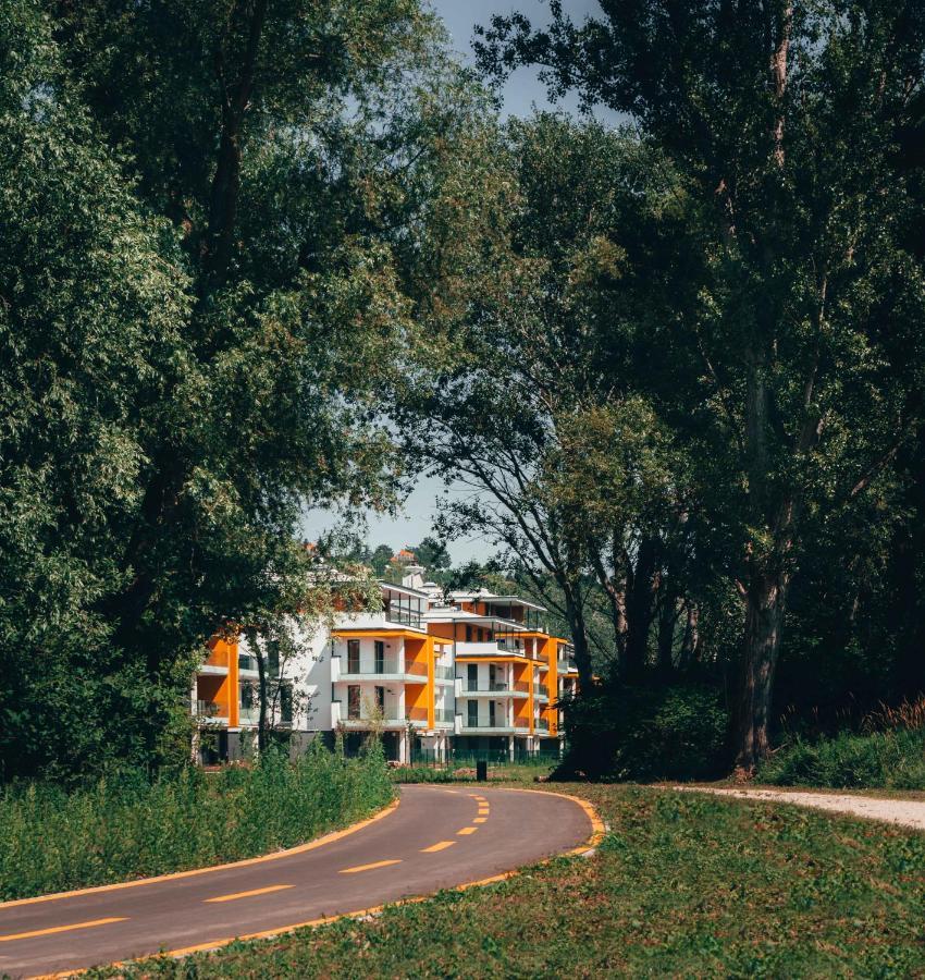 Appartamento Fuzliget Surf Garden Balatonfůzfő Esterno foto
