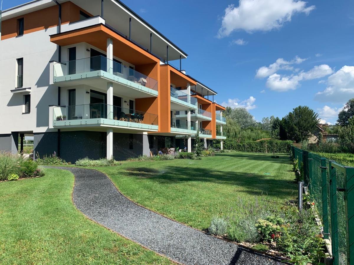 Appartamento Fuzliget Surf Garden Balatonfůzfő Esterno foto