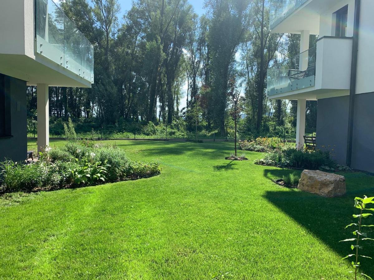 Appartamento Fuzliget Surf Garden Balatonfůzfő Esterno foto